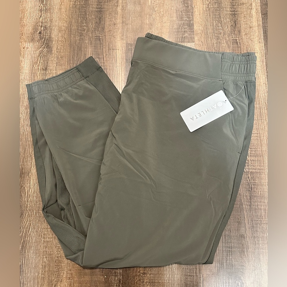Athleta NWT‎ Green Brooklyn Jogger Size 26